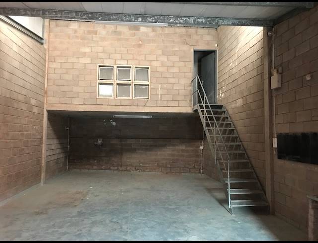 89M² WAREHOUSE RENTED IN BRIARDENE